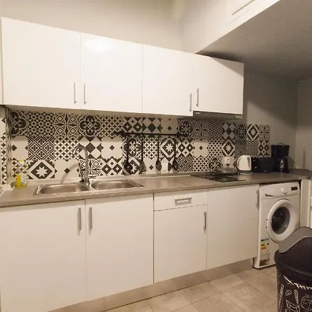 Appartement Themis 10 *