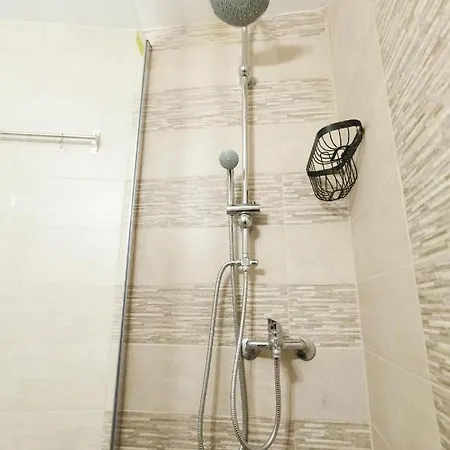 Appartement Themis 10 *